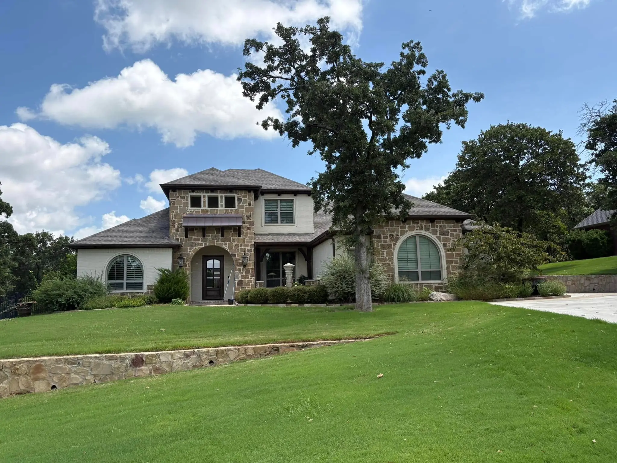 Luxury stone home window cleaning service in the Fort Worth area